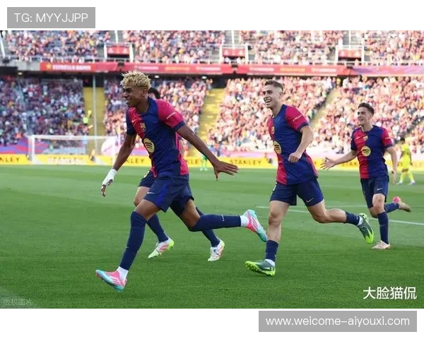 球员家庭成员在球场观战成为温情点缀，球员队员